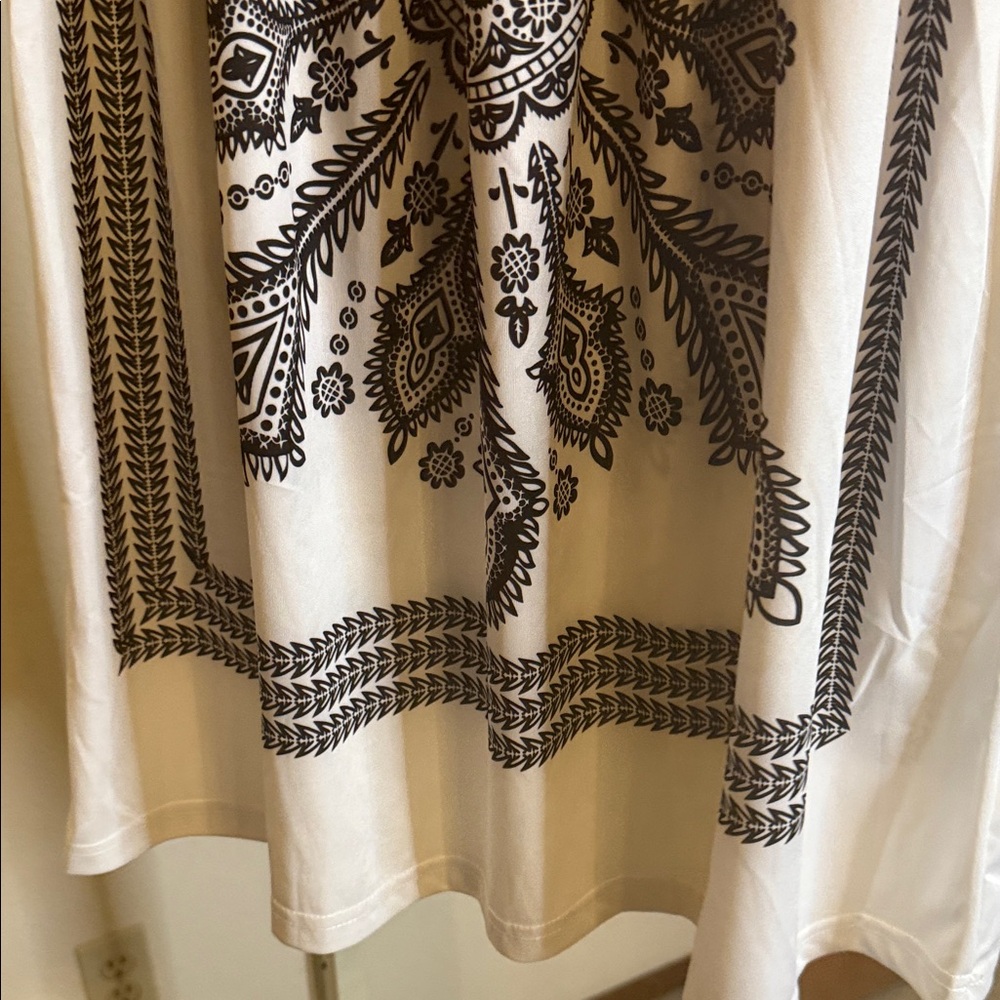 VENUS White and Black Midi Dress‎ - Picture 5 of 7